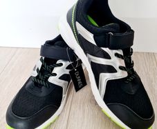 Boys trainers brand new size UK4