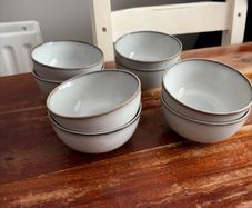 A set of 8 bowls