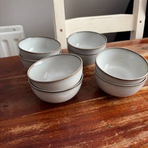 A set of 8 bowls