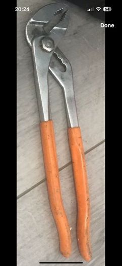 300 euro for the lot no offers over 300 tools  full toolboxes to choose from including old school metal tool box too may to list see photos dating back from the 1970s when to