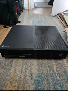 Xboc One, Games & Charging Dock