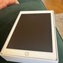 iPad 6th generation 32gb Image 5