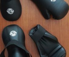 Sparing gloves and footpads
