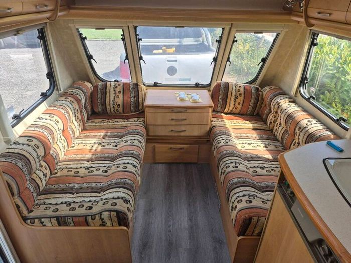 Fixed Bed.caravan.