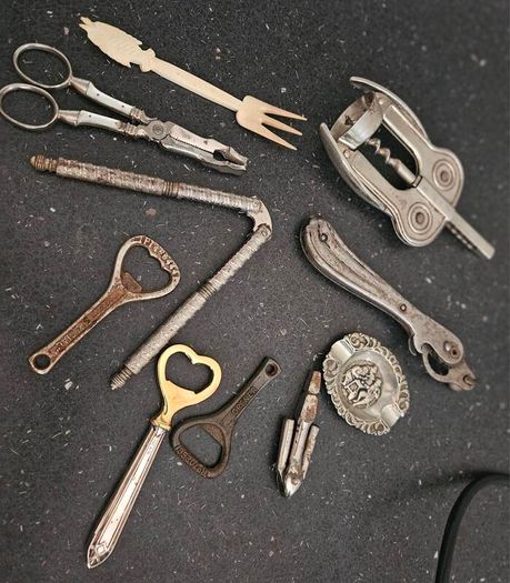 Bundle of Vintage Kitchen Implements