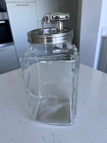 Glass water dispenser