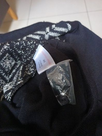 Mudflower Black Jumper.  S.  S-M - 12.  New.