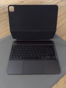 Apple Magic Keyboard for 13-inch iPad Pro (M4M5)