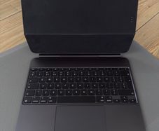 Apple Magic Keyboard for 13-inch iPad Pro (M4M5)