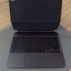 Apple Magic Keyboard for 13-inch iPad Pro (M4M5)