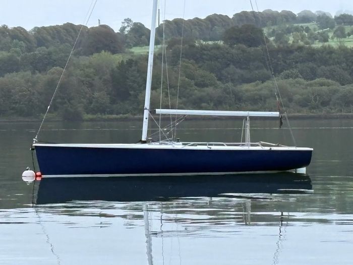 Racing Sailing Boat - Excellent Condition