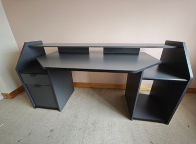 Black Gaming desk