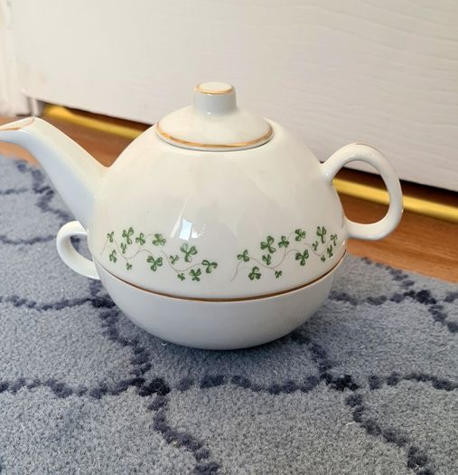 Vintage Royal Tara Trellis Shamrock One Person Teapot and Cup