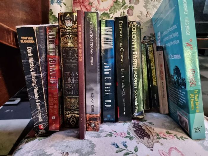 ufology, UFOs, aliens, extraterrestrials 12 book bundle