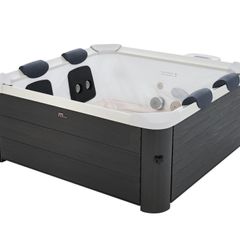 New 6 Person Hot Tub