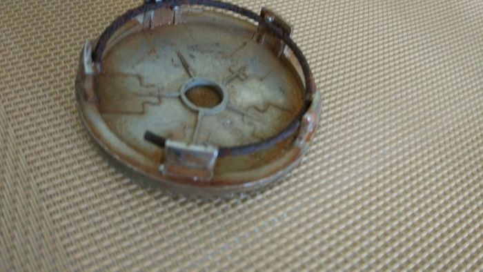 VW wheel centre cap (used).