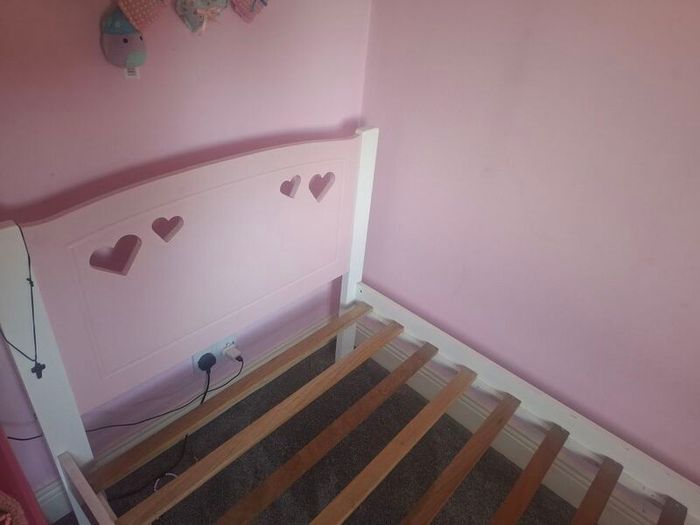 girls single bed