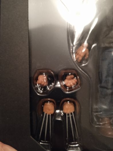 Mezco  Logan Wolverine Marvel Action Figure