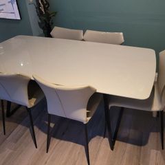 table and 6 chairs