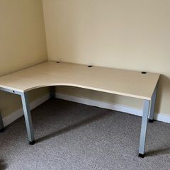Sturdy office desk