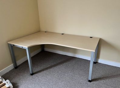 Sturdy office desk