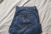 wrangler regular fit size 44/32 button fly little wear at bottoms