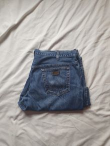 wrangler regular fit size 44/32 button fly little wear at bottoms
