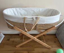 moses basket with 3 sheets