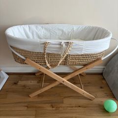 moses basket with 3 sheets