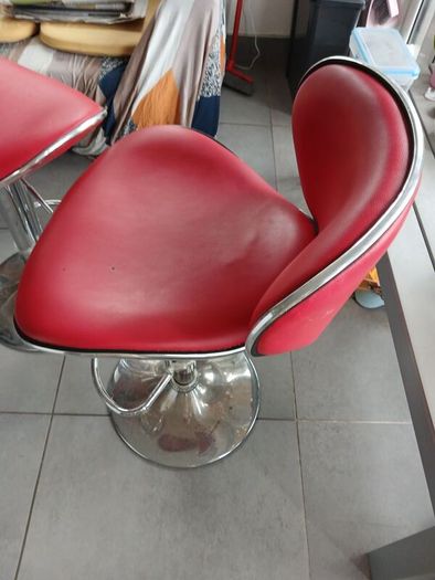 High stools chairs x3