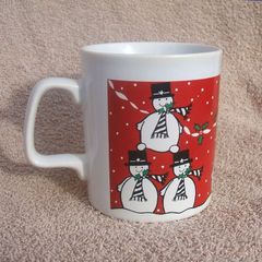 A vintage Christmas mug by Kilncraft (early 1980s) - snowmen design