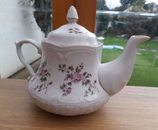 Beautiful Vintage Floral Teapot - Only 20