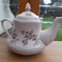 Beautiful Vintage Floral Teapot - Only 25