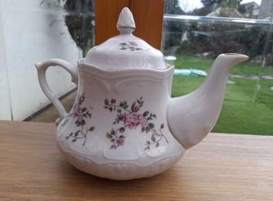 Beautiful Vintage Floral Teapot - Only 25