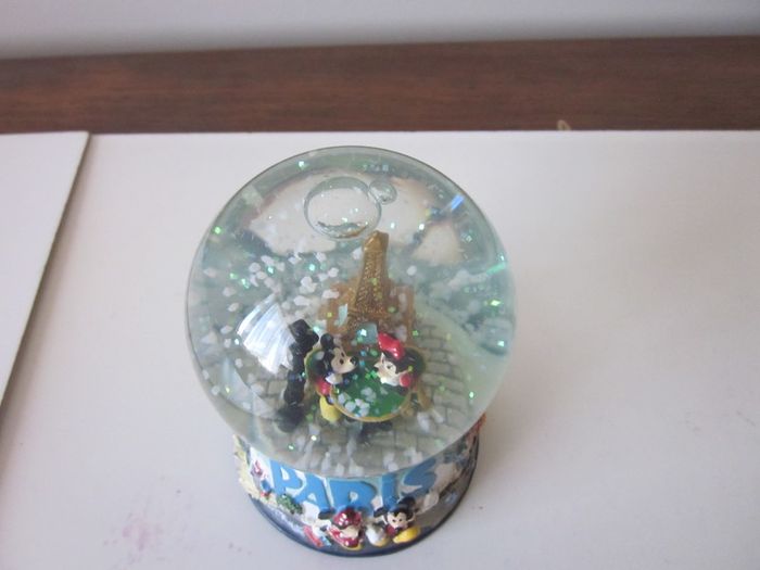 Disney Mickey Minnie Paris Eiffel Tower Snow Globe