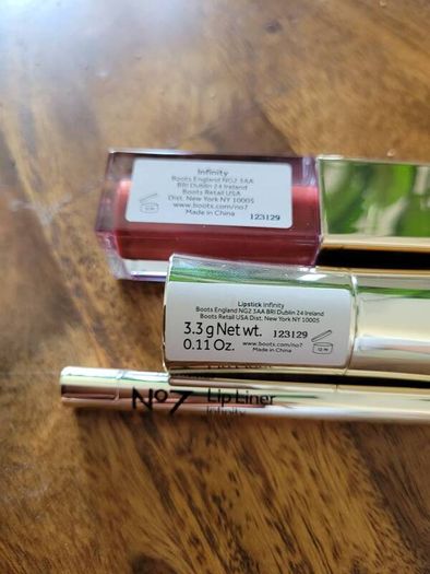 No 7 limited edition lip trio infinity