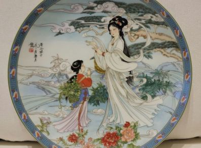 1990  Porcelain Plate "Lady Silkworm" Geisha + Display Holder
