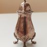 Pair of vintage elegant footed silver plated salt/pepper shakers  H 7.5cm Image 4