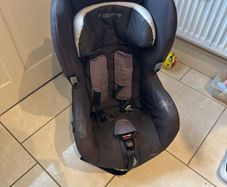 Maxi-Cosi Axiss child car seat in good used condition