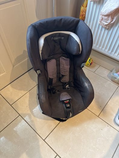 Maxi-Cosi Axiss child car seat in good used condition