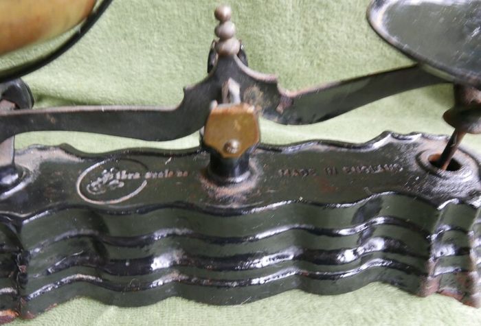 Vintage Libra Scale Co. Made In England Black & Gold Balance Weighing Scales Kitchen Baking Cast Iron Brass Metalware Heavy Antique