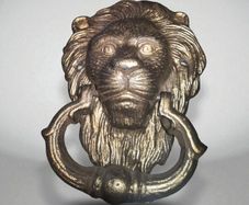 Lions head cast iron door knocker x 2