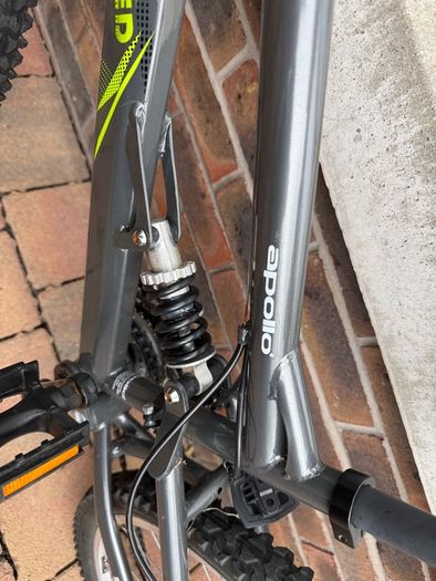 Apollo Creed 24 Mountain Bike  24 inch weels