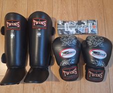 Boxing Gloves & shin pads