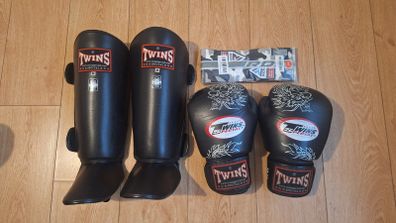 Boxing Gloves & shin pads