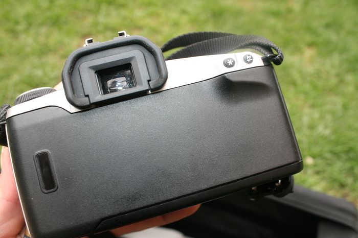 Canon EOS 500 N Film Camera & Vivitar Lens Zoom 28-210mm Bag