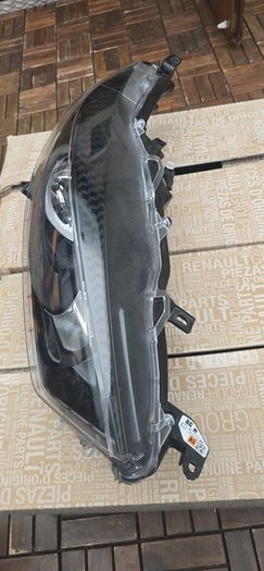toyota yaris headlight right  side  2024