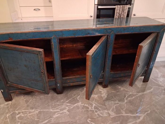 Stunning Chinese lacquer wooden cabinet