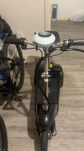 Electric mobility scooter