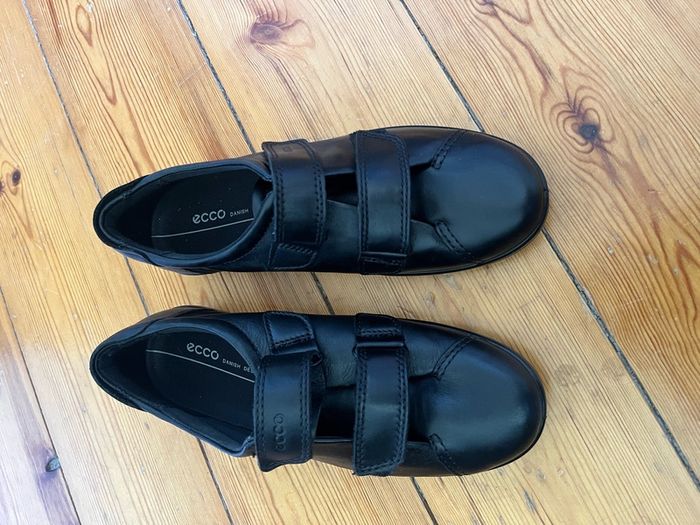 Ecco black leather adjustable strap shoes